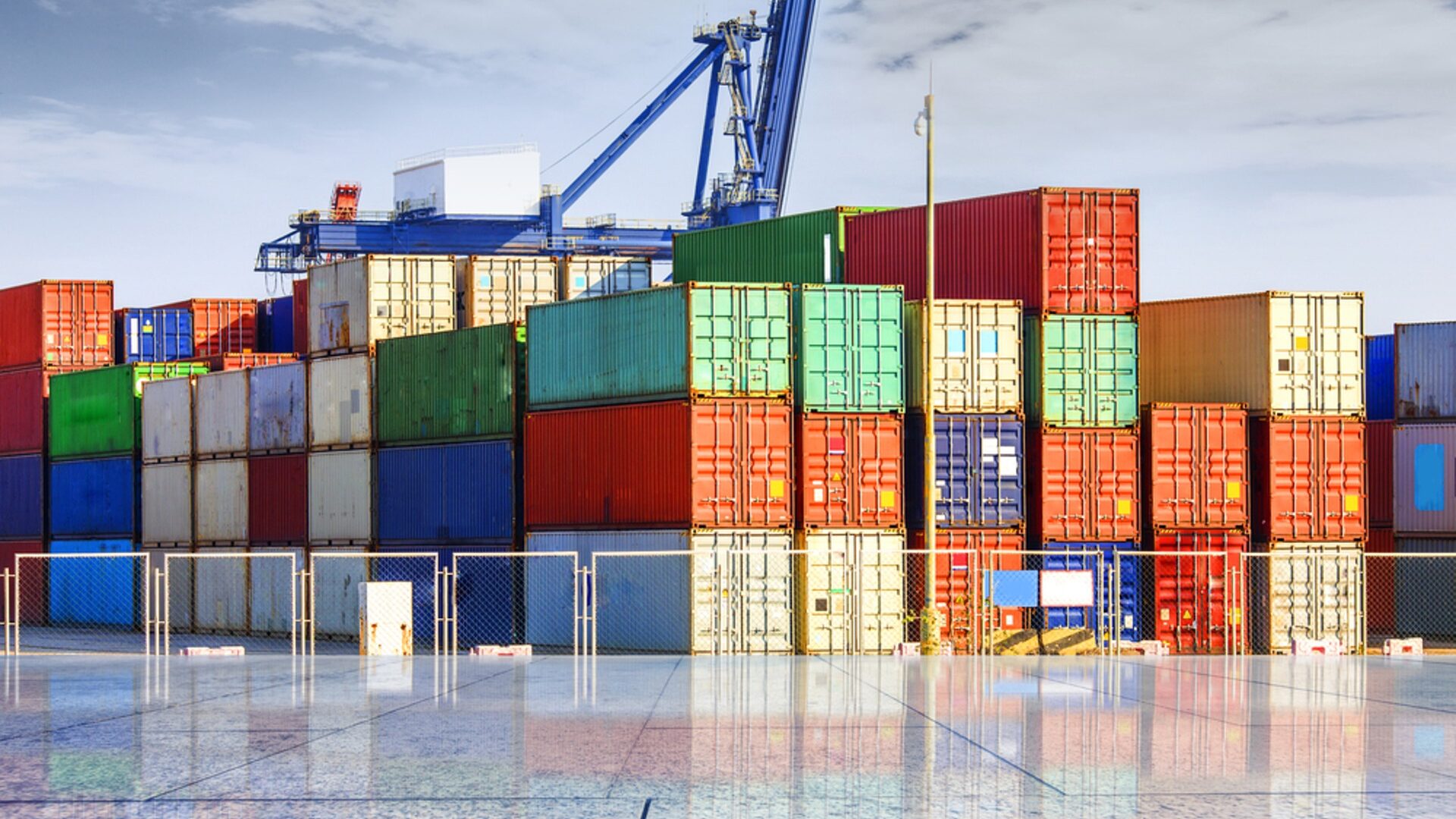 how wide is a shipping container